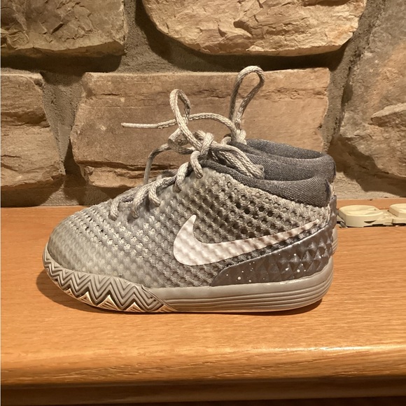 NIKE KYRIE IRVING 1 WOLF GREY infant/ toddler SNEAKERS Sz. 6 C - Picture 1 of 16